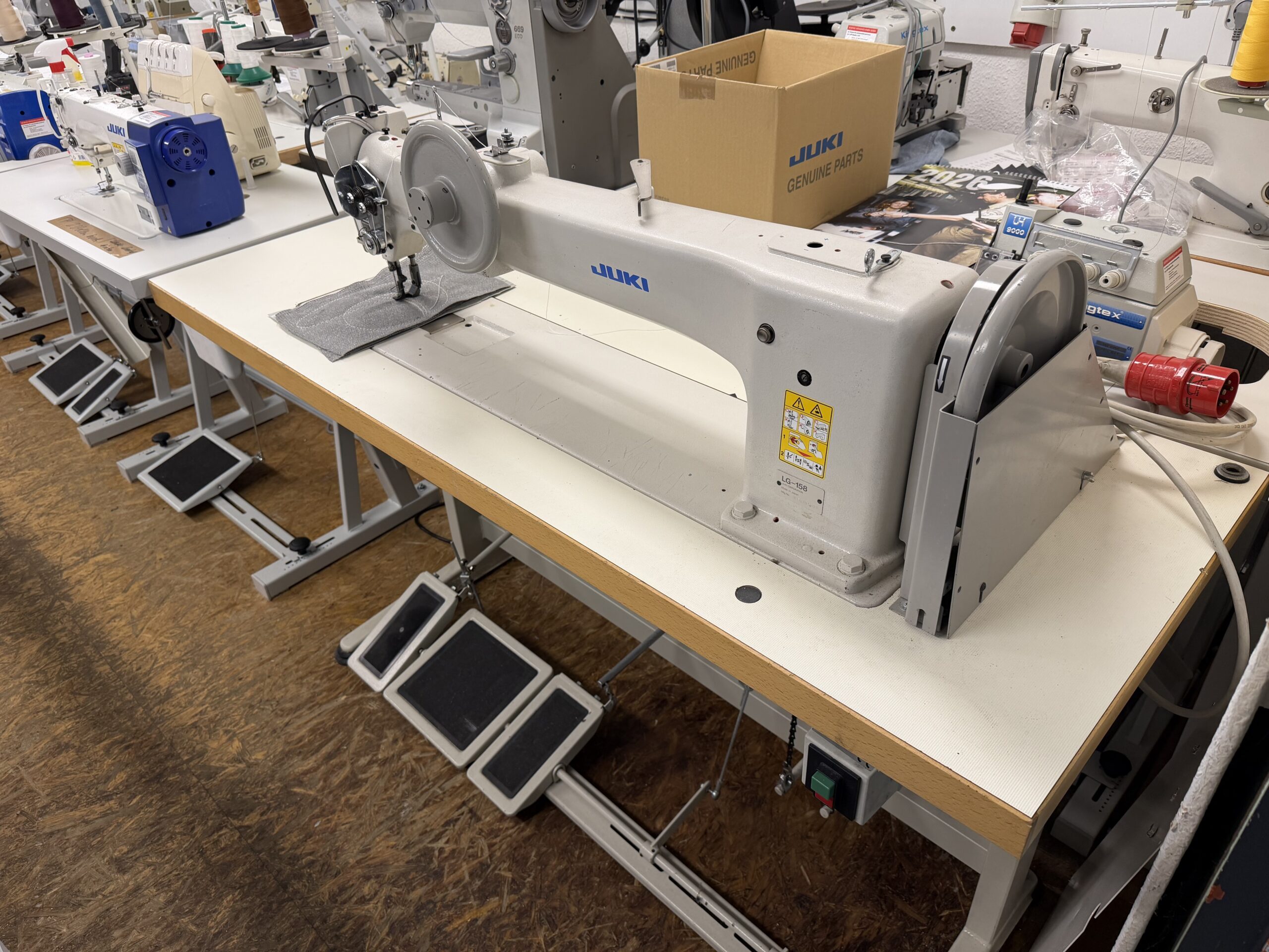 Juki LG-158 Langarm, guter Zustand – Bild 2